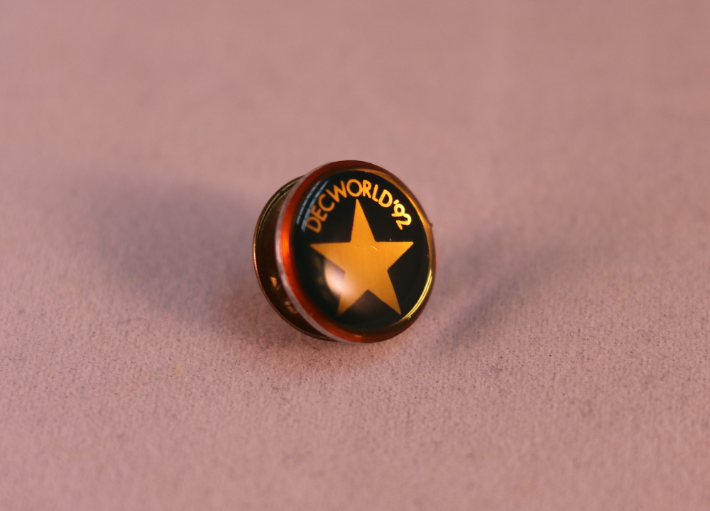 dec world '92 pin badge